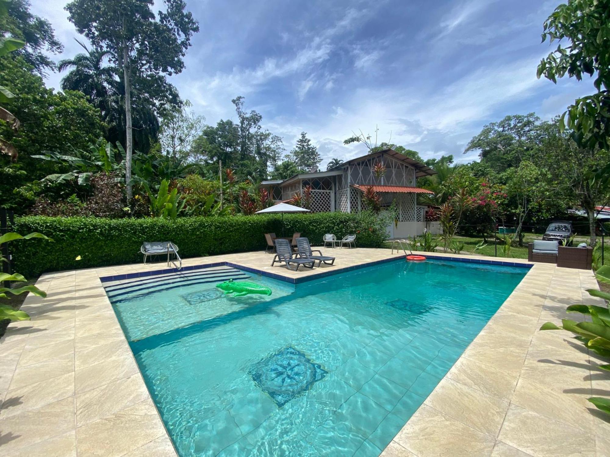 Cristal Con Piscina Lapa Con Ac Punta Uva